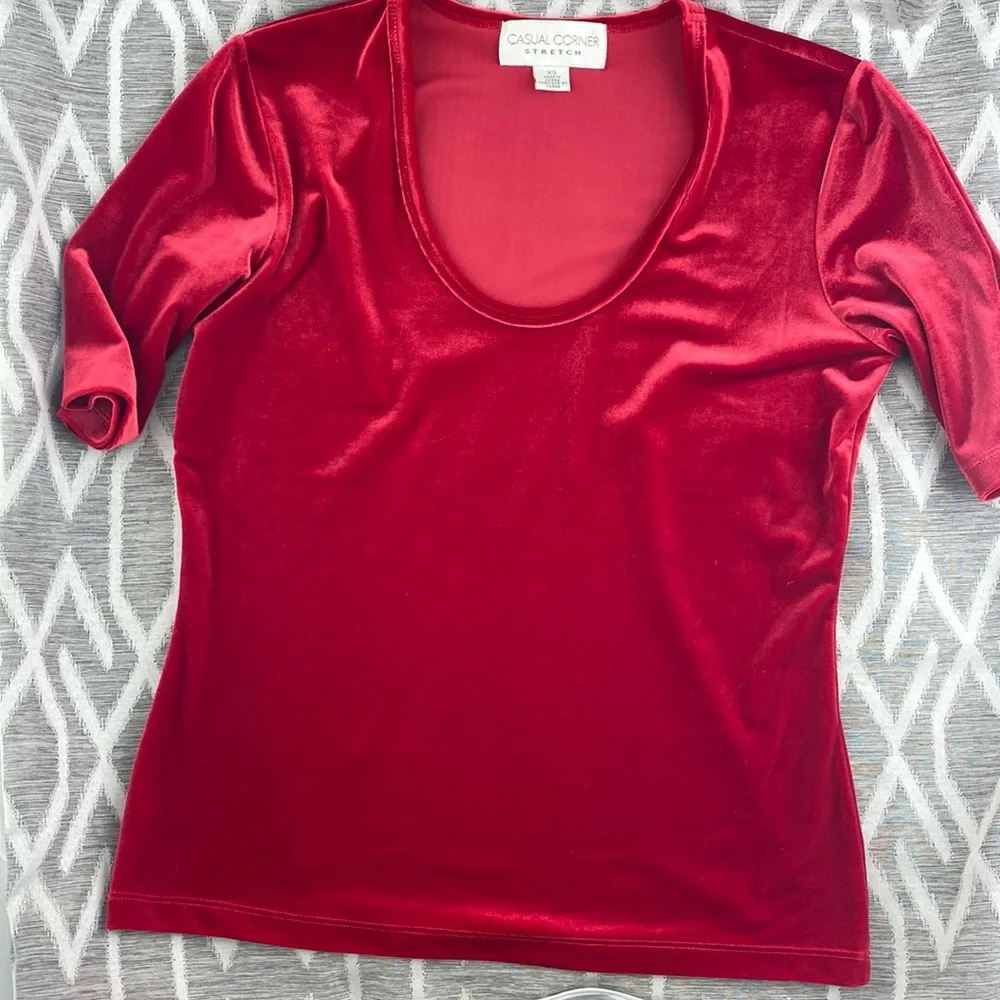 Red Velvet Stretch Top Casual Corner XS - Picture 2 of 3